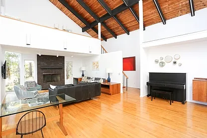 Hamptons Year Round or Summer Rental! — Photo 4