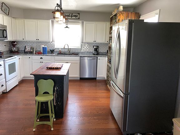 3rd image of 27354 Southwest Blvd
