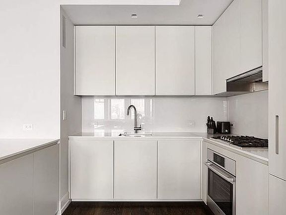 5th image of 252 7th Ave APT 18E