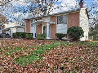 1280 Glenmeade Dr, Maryland Heights, MO 63043