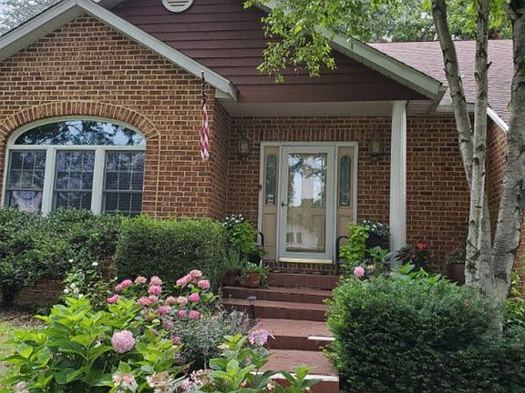 2nd image of 233 Jackson Ave