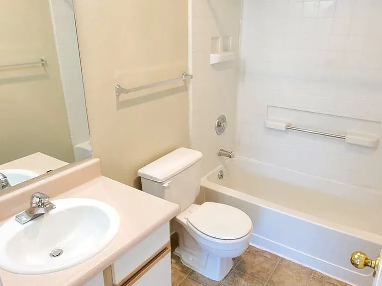 Parkwood Pointe Apartments — Photo 39