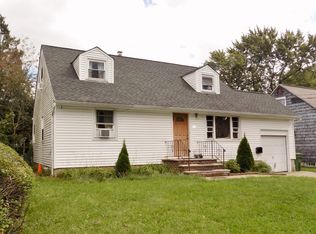 429 Inwood Rd, Linden, NJ 07036