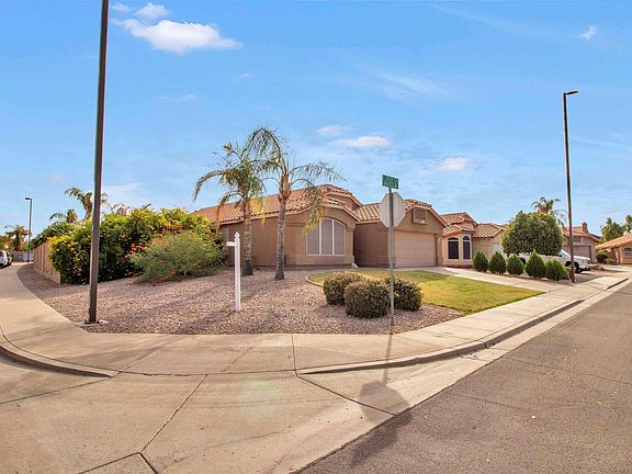 3rd image of 2041 S Avoca Cir