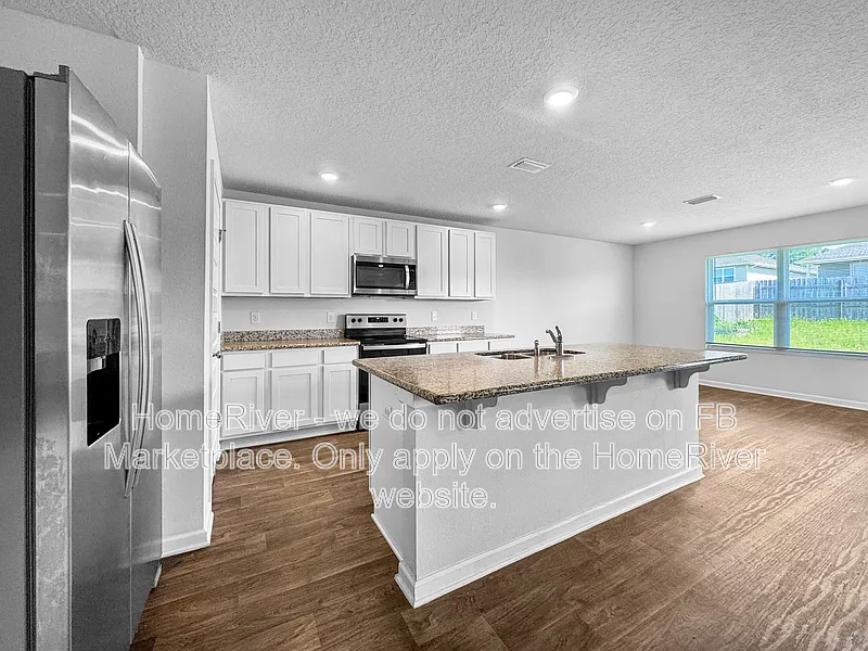 4 bed, 2.0 bath, 2230 sqft, $2,200 — Photo 3