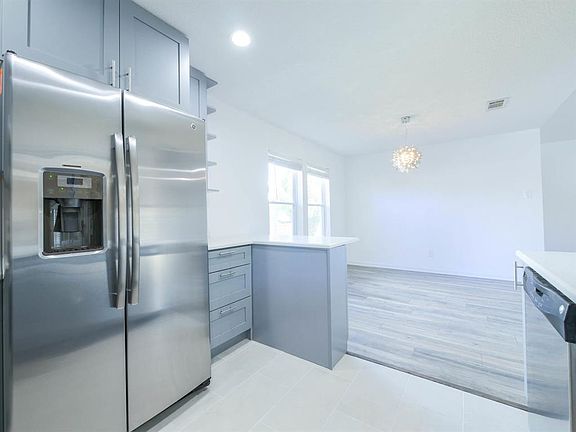 5th image of 227 Edgewood Dr