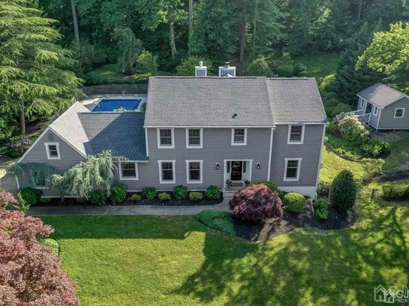 14 Constitution Dr, Leonardo, NJ 07737