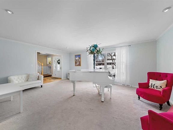 4th image of 7 Dorchester Ct