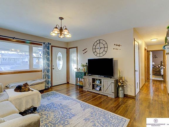 5th image of 406 Highland Dr