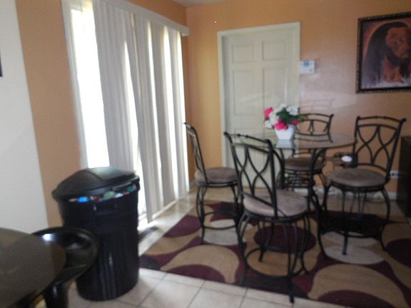 4th image of 1551 Walnut Ave