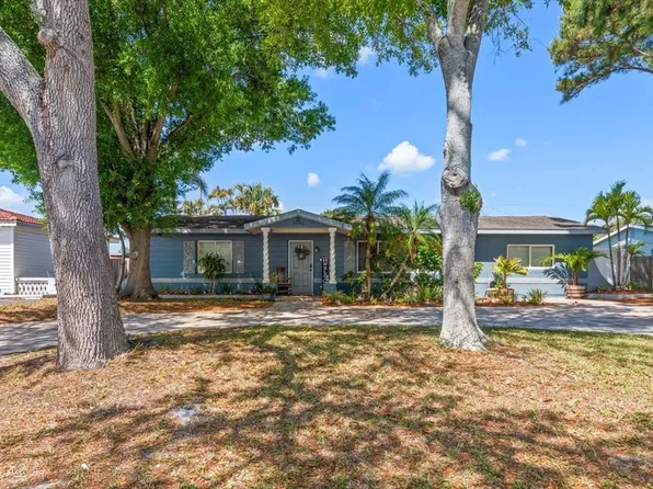 5042 Lake Charles Dr N, Kenneth City, FL 33709