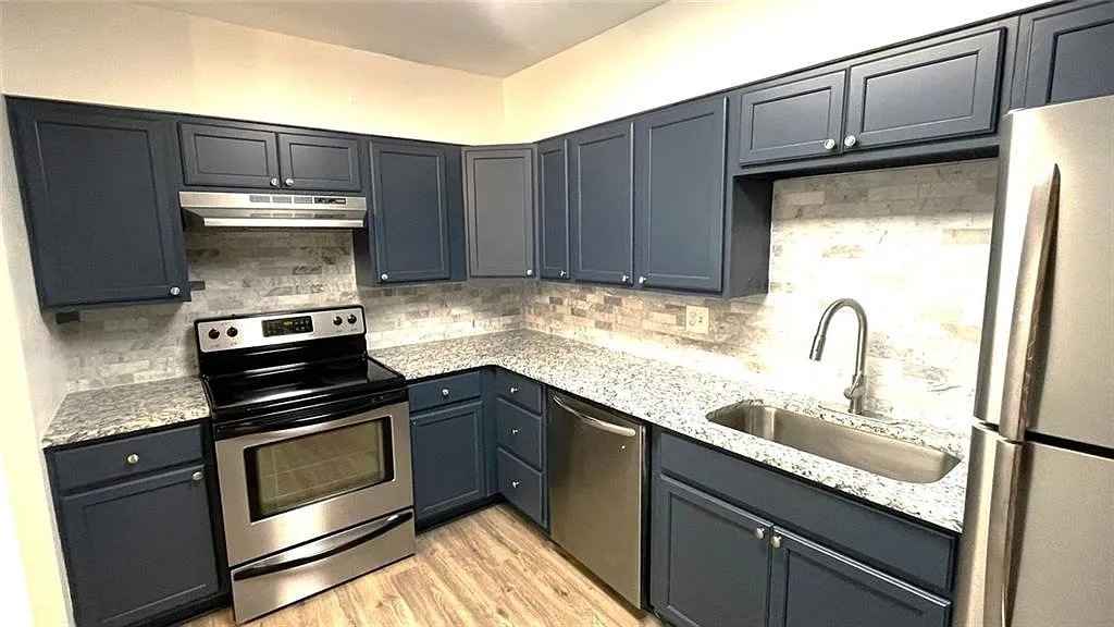 2 bed, 1.5 bath, $1,700 — Photo 3