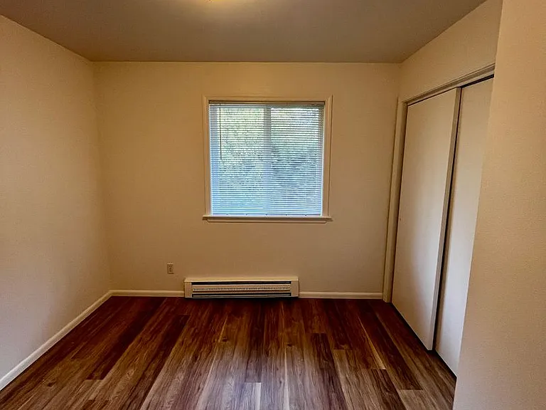 650 Ericksen Avenue NE — Photo 8