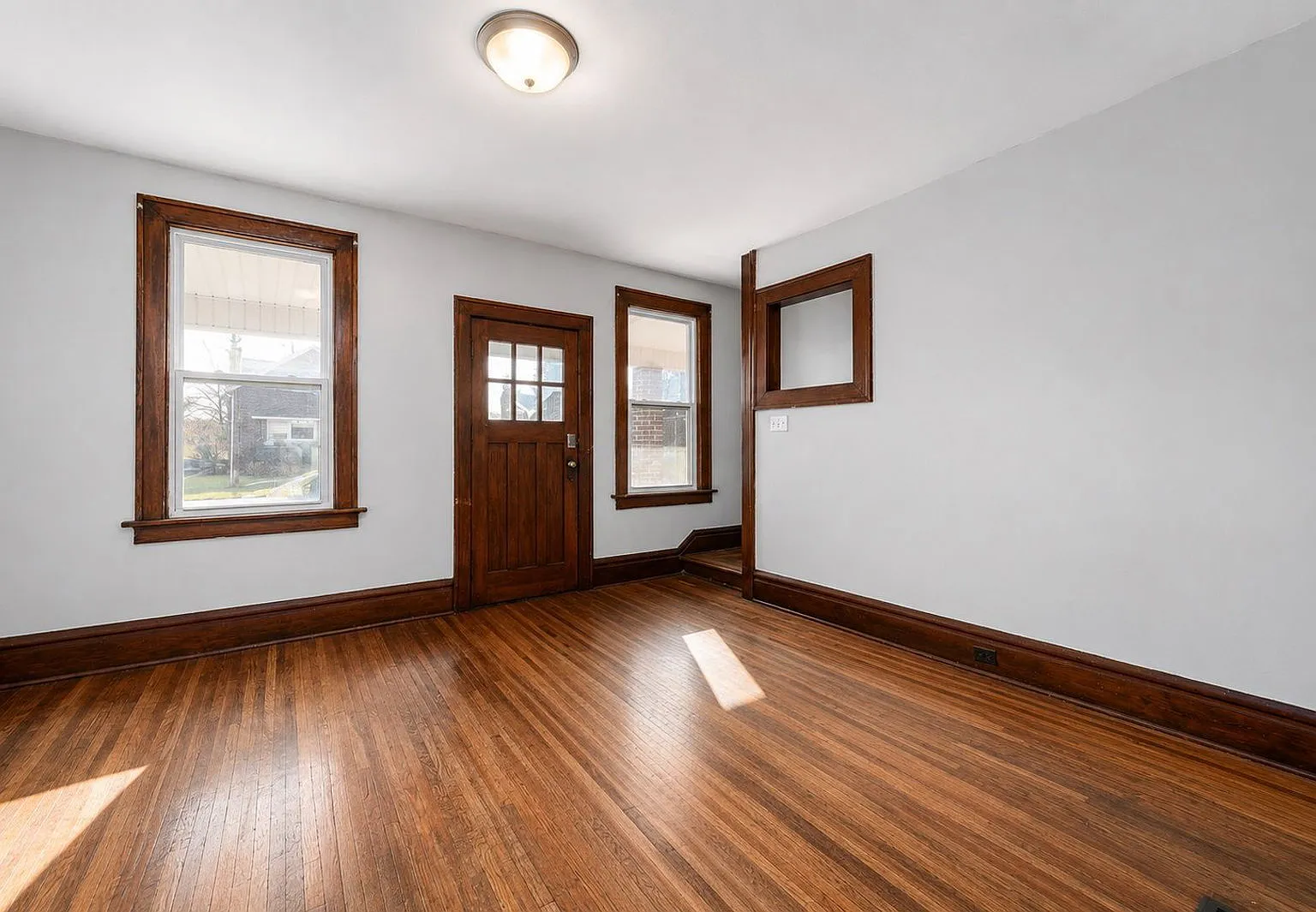 3 bed, 1.0 bath, $1,415 — Photo 3