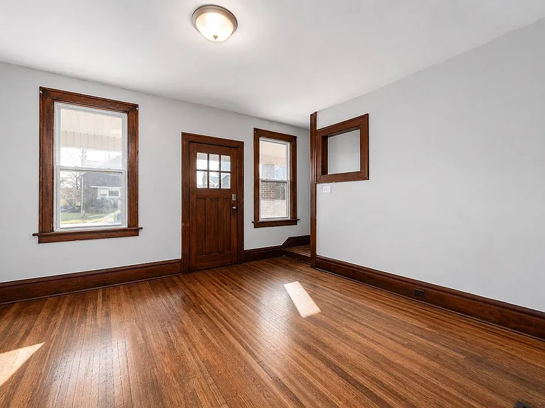 398 E Northwood Ave — Photo 3