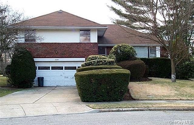1st image of 529 Queen Court