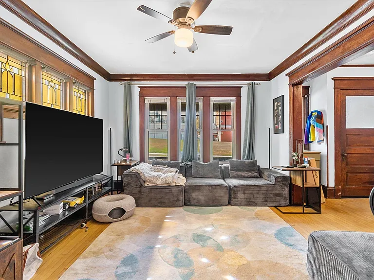 2116 N Oakland Ave — Photo 1