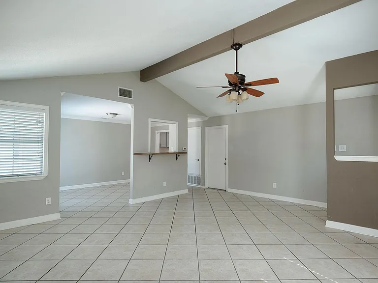 1745 Cricket Hollow Dr — Photo 4