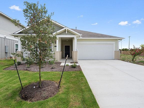 3rd image of 371 Hortus Dr