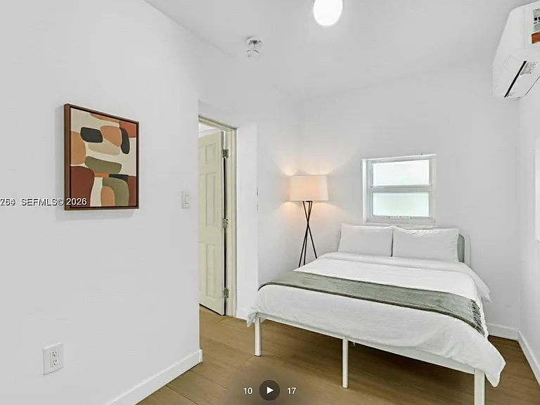709 SW 4th Ct #7 — Photo 4