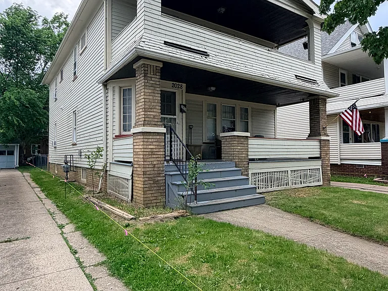 Front of the house and front entrance