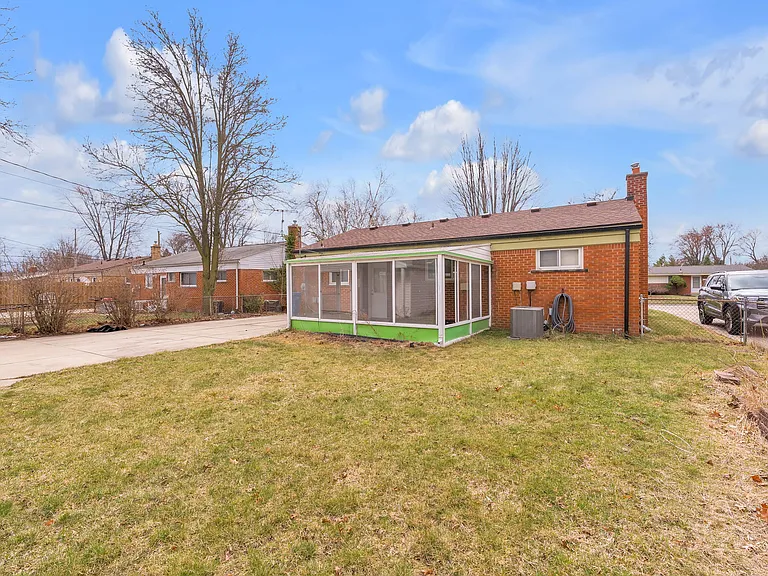 26800 Van Buren Rd — Photo 27