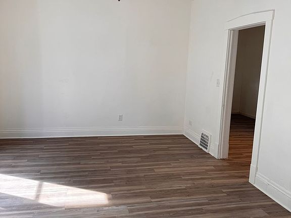 3rd image of 534 S Oakland Ave