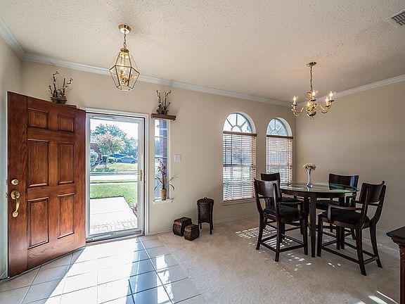 3rd image of 12771 Honey Locust Cir