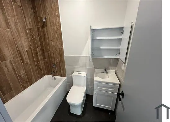 Studio, 600 sqft, $2,646 — Photo 4