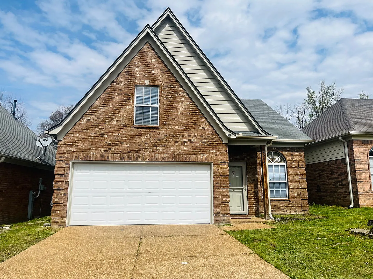 3br/2.5ba Near Shelby Farms. No Carpet! Small Pets Allowed. — Photo 2