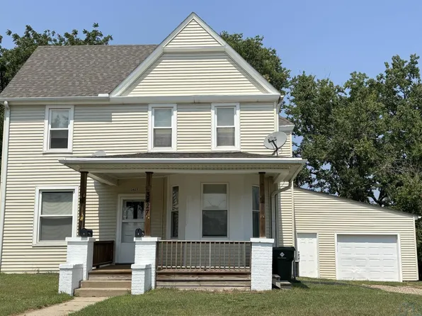 3427 Garretson Ave, Sioux City, IA 51106