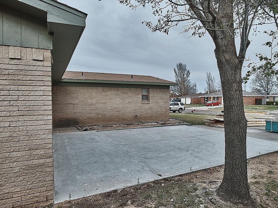 1st image of 3213 Oak Dale Dr