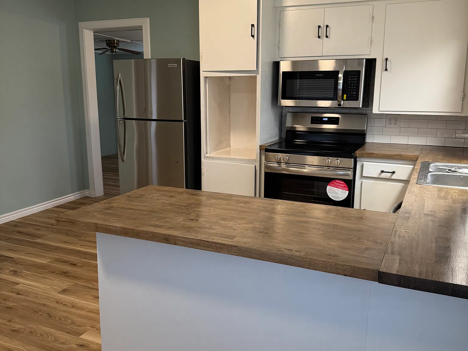 3 bed, 1273 sqft, $1,675 — Photo 2