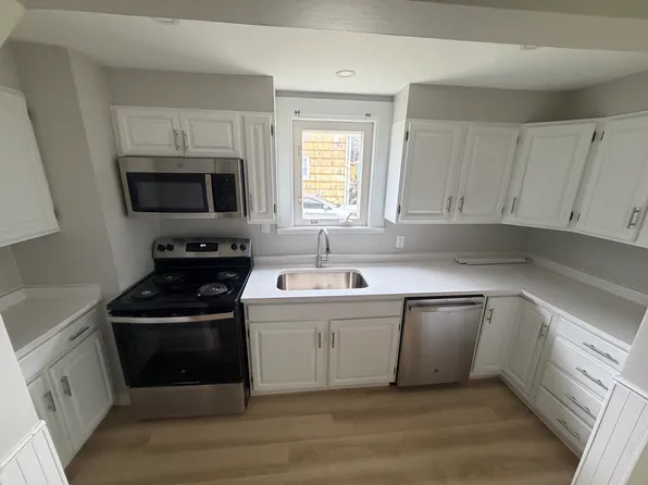 32 S Walnut St #32, Wauregan, CT 06387