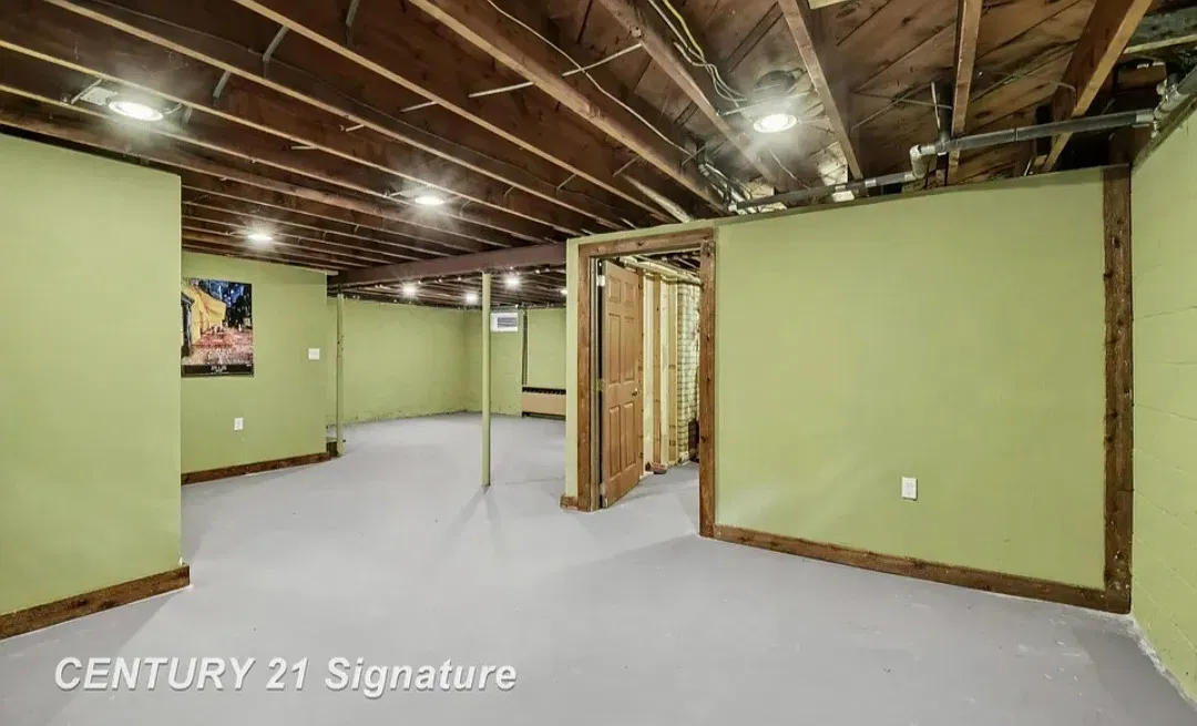 3 bed, 1056 sqft, $1,450 — Photo 2