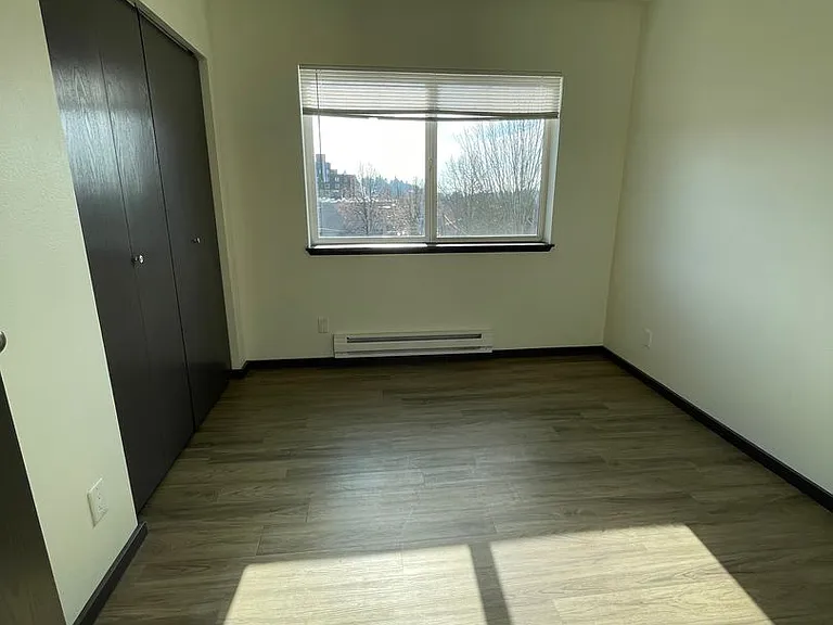 6040 Cali - Spacious 1 & 2 Units | Washer/Dryer | Private Balcony | Lots on Natural Light — Photo 43