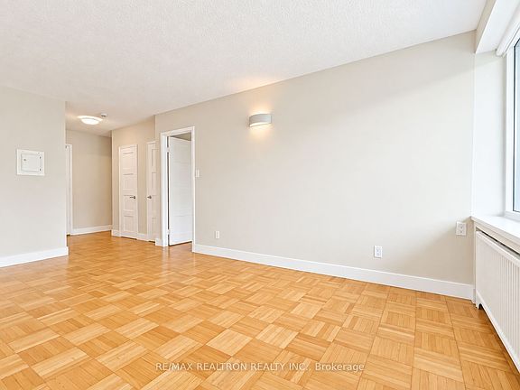 4th image of 990 Avenue Rd #205