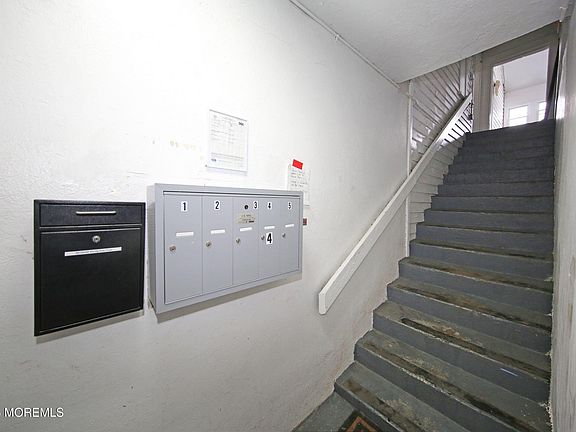 4th image of 199 Myrtle Ave APT 1