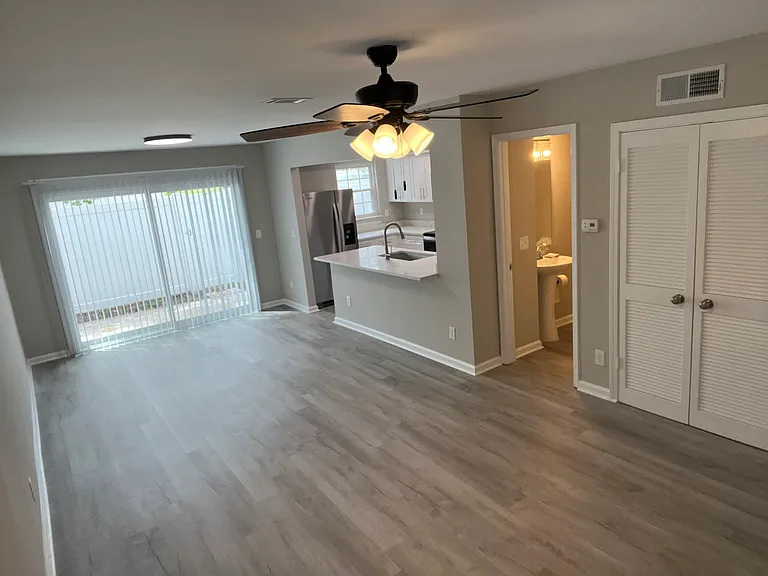 207 Kettering Ct — Photo 2