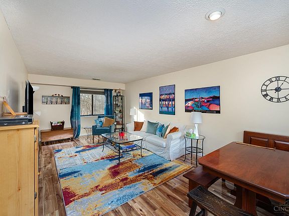 5th image of 19 Woodview Ct