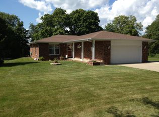 634 Linden Point, Petersburg, IL 62675