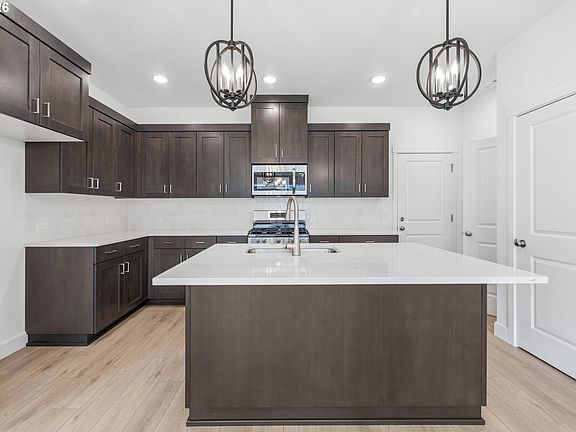 5th image of 3454 SE Basin Ln