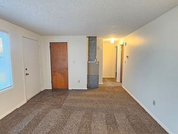 3rd image of 1104-1106 S Grand Dr
