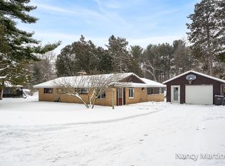 1301 Waukazoo St, Hastings, MI 49058