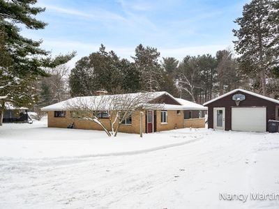 1301 Waukazoo St, Hastings, MI, 49058