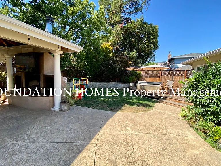 32 Devonshire Dr — Photo 23