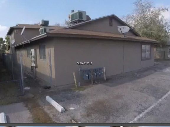 3rd image of 1404 Henry Dr