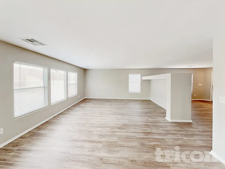 3144 McLennan Ave — Photo 2