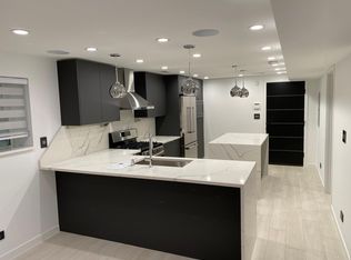 5625 N Campbell Ave #101, Chicago, IL 60659