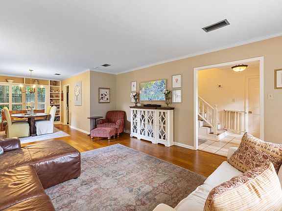 3rd image of 205 Southampton Rd